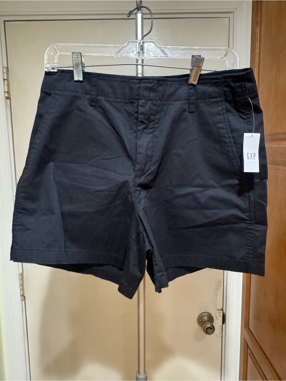 GAP Women’s Downtown Black Khaki Flat-Front Chino Shorts size 8